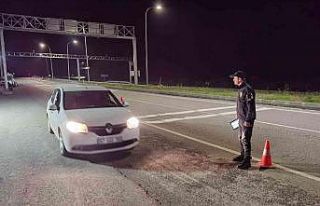 Araçları tek tek durdurup kontrol ettiler