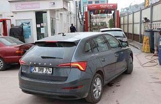 Araçların üzerine çamur yağdı, sürücüler...