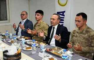 Ardahan protokolü, jandarma ve korucularla ile iftarda...