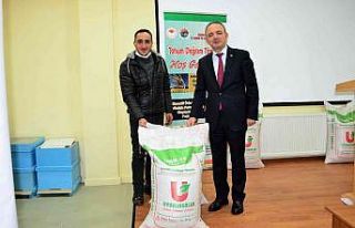 Ardahan’da çiftçilere tohum dağıtıldı