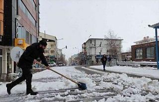 Ardahanlılar Nisan’da güne karla uyandı