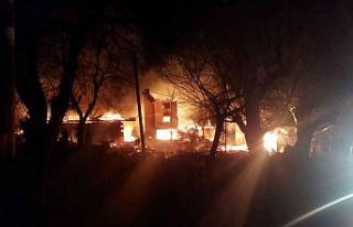 Artvin’de köy evinde çıkan yangında 1 kişi...