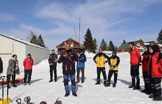 Artvin’de üniversite öğrencilerinin çığ tatbikatı...