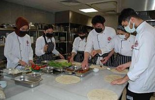 Aşçılık programı öğrencileri, vegan mutfağını...