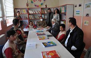 Asker selamıyla komutan karşıladı