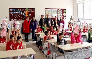 Atık malzemeler 23 Nisan hediyesine dönüştü