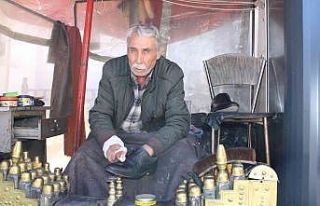 Ayakkabı boyacılarının işlerini trend ayakkabılar...