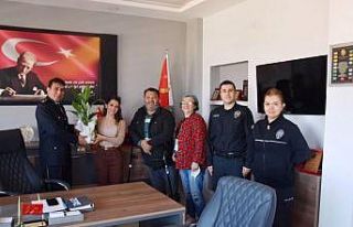 Ayvalıklı gazetecilerden Emniyet Müdürlüğü’ne...