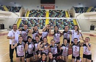Ayvalıkspor küçük kızlar da il şampiyonu
