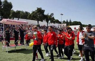 Ayvalık’ta 23 Nisan coşkusu zirveye taşındı