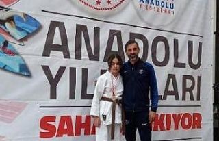Babasının antrenörlüğünde genç sporcu hedefine...