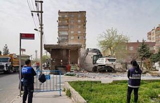 Bağlar’da kamulaştırılan yapının yıkımı...