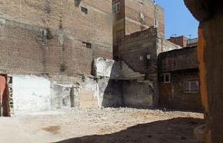 Bağlar’da metruk yapıların yıkımları talep...