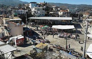 Bağlı bulunduğu ilçeden büyük olan Tekeler Mahallesi...