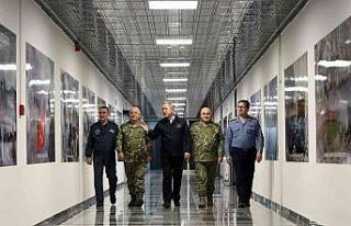 Bakan Akar beraberindeki TSK komuta kademesi ile Kara...