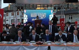 Bakan Bilgin, memleketi Bayburt’ta vatandaşlarla...