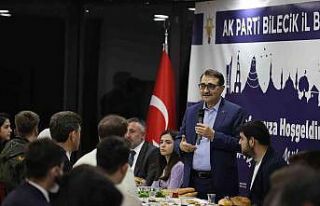 Bakan Dönmez, sahurda gençlerle bir araya geldi