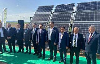 Bakan Dönmez yeni tasarlanan güneş enerji sistemini...
