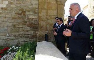 Bakan Ersoy restorasyonu süren Seddülbahir Kalesi’nde...