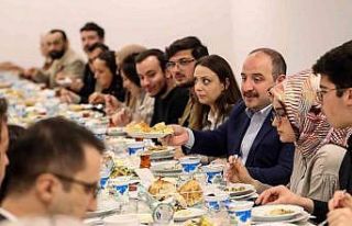 Bakan Varank’tan Çamlıca’da gençlerle sürpriz...