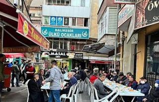 Balıkesir Ülkü Ocaklarından sokak iftarı
