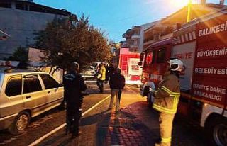 Balıkesir’de ev yangını itfaiye tarafından söndürüldü