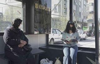 Balıkesir’de otobüs durakları kütüphaneye dönüşüyor