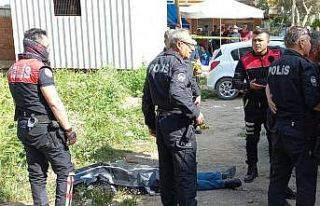 Balıkesir’de tarih öğretmeni boş arsada ölü...