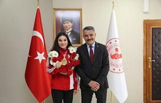 Barut, 50 kiloda büyük kadınlar kategorisinde Türkiye...