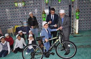 Başarılı Kur’an-i Kerim talebeleri ödüllendirildi