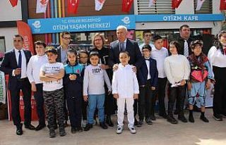 Başkan Atay Otizmli çocukları yalnız bırakmadı