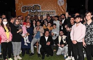 Başkan Büyükkılıç ve Mehmet Özhaseki gençlerle...