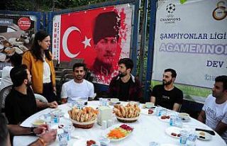 Başkan Çalkaya, iftarda üniversiteli gençleri...