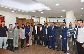 Başkan Çelik belediye personeliyle bayramlaştı