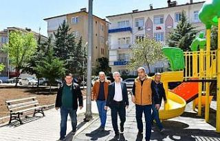 Başkan Çınar, parkta düzenleme ve yenileme çalışmasını...
