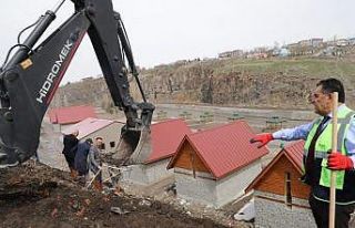 Başkan Demir, ekibiyle beraber sahaya indi