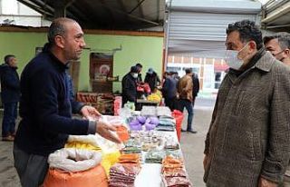 Başkan Demir, sebze meyve pazarını ziyaret etti
