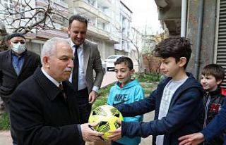 Başkan Demirtaş’tan çocukları sevindiren hareket