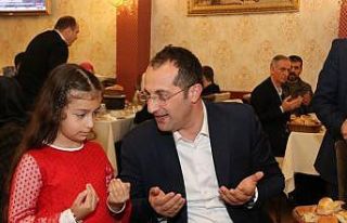 Başkan Ekim yetim çocuklarla buluştu