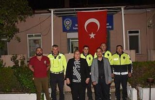 Başkan Erdem, gece nöbeti tutan polisleri unutmadı