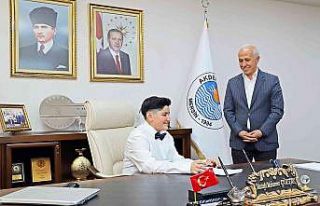 Başkan Gültak, makamını 12 yaşındaki Kayra’ya...