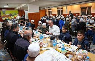 Başkan Kavuş’tan huzurevinde iftar Kur’an kursunda...