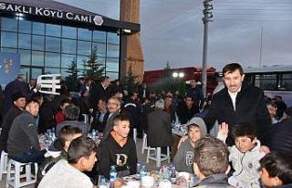 Başkan Kılca mahalle ziyaretlerinde vatandaşlarla...