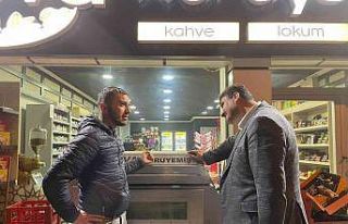 Başkan Oğuz esnafı sahurda da yalnız bırakmıyor