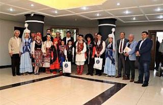 Başkan Özcan dünya çocuklarını makamında ağırladı