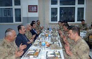 Başkan Paçacı, iftarını Mehmetçikle yaptı