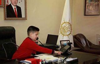 Başkan Saygılı, koltuğunu 6. sınıf öğrencisine...