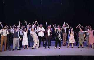 Başkan Seçer’e ’yılın sanat öncüsü’ ödülü