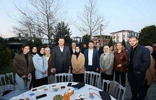 Başkan Soykan üniversite öğrencileri ile iftarda...