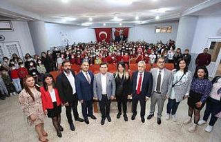 Başkan Tütüncü, öğrencilere yerel yönetimi...